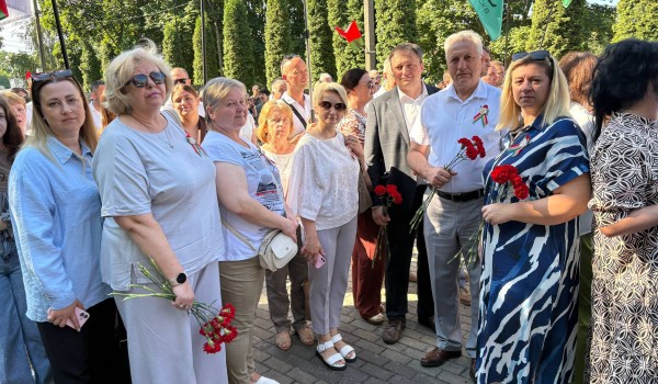 Память и благодарность героям